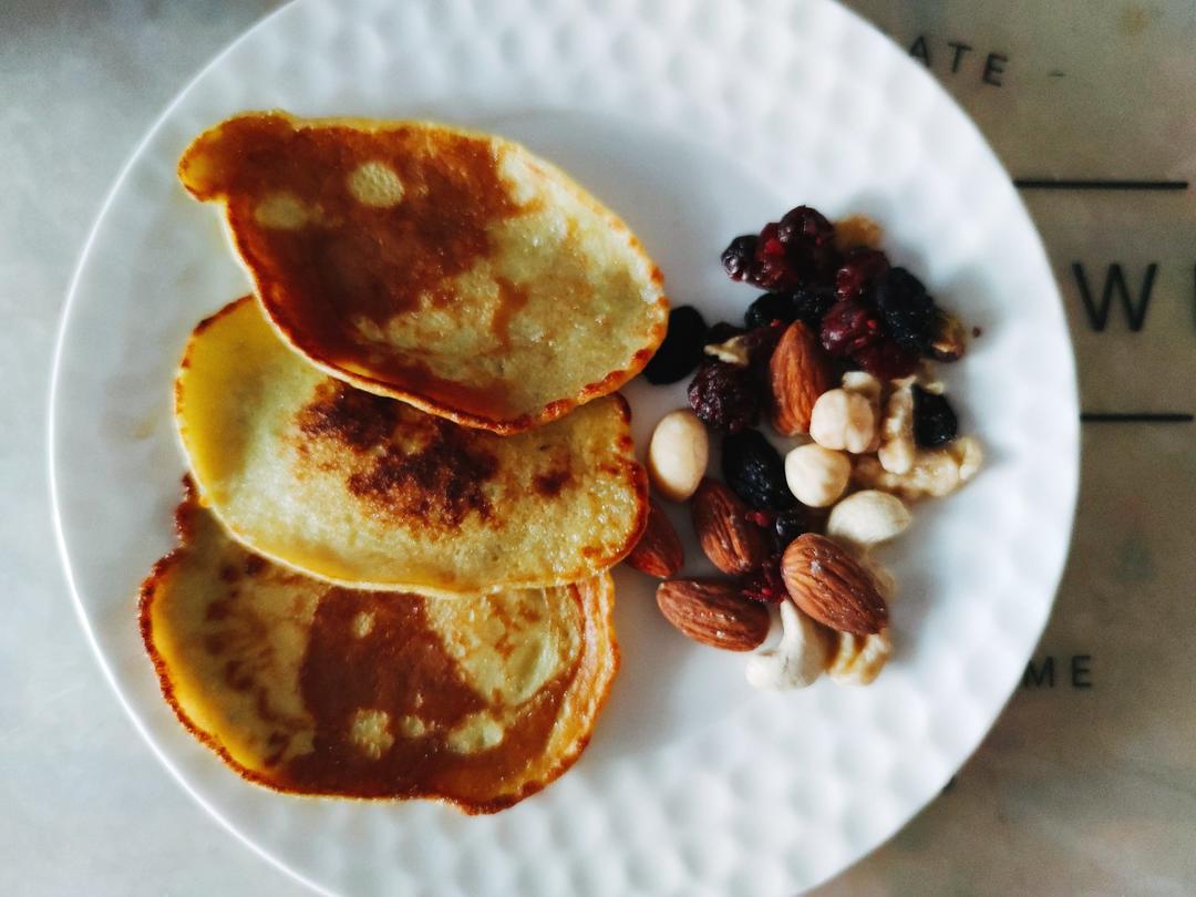 【减脂早餐】无油香蕉松饼（超简单）