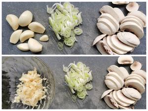 葱蒜香煎鸡翅配蘑菇的做法 步骤1