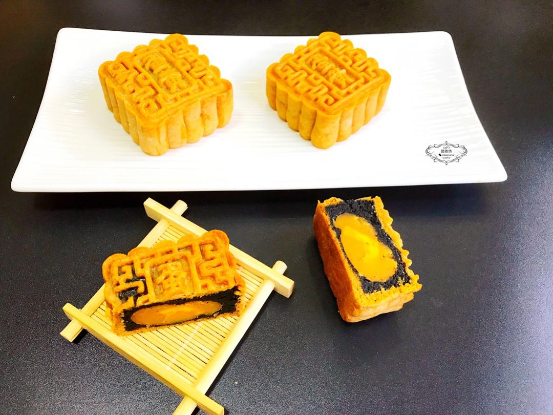 广式月饼—蛋黄芝麻月饼