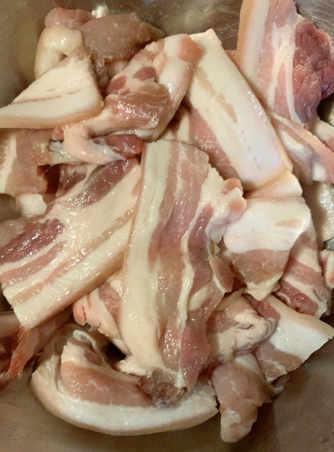 红腐乳竽头蒸肉的做法 步骤1