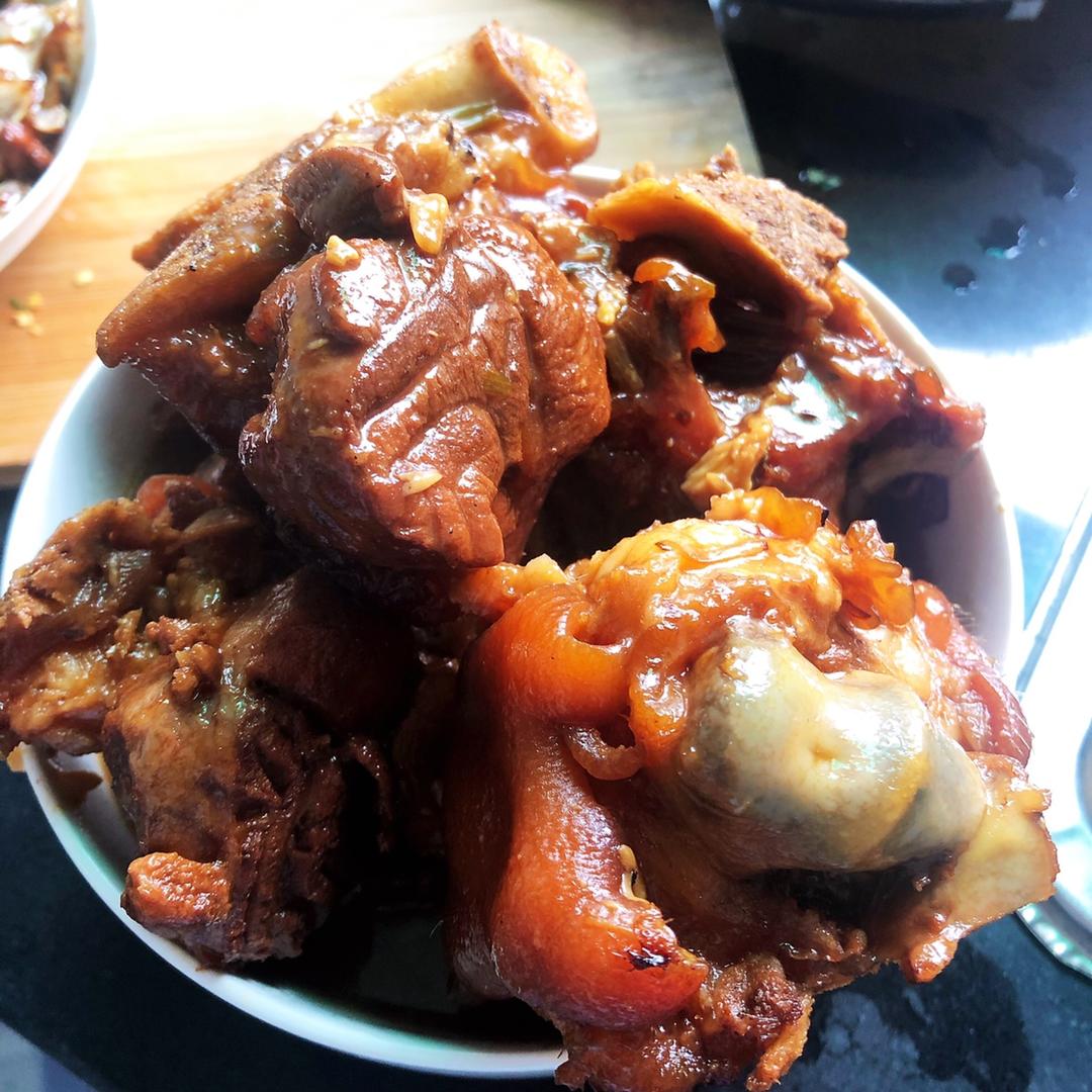 美味的家常菜：红烧猪蹄