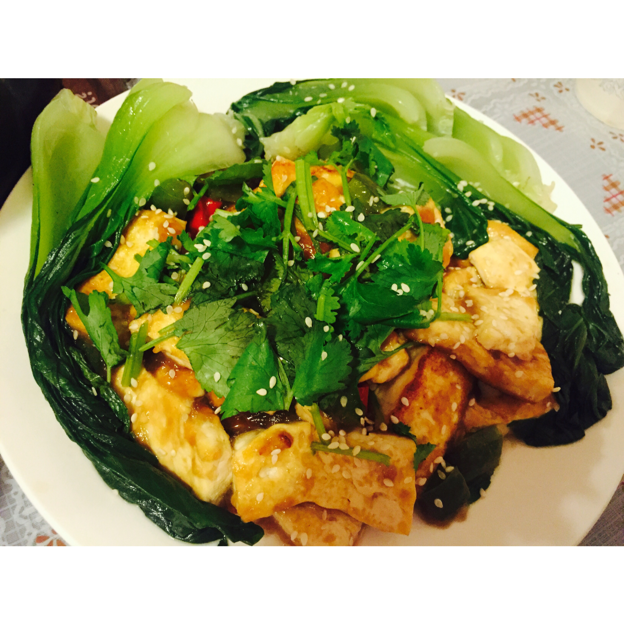 浇汁煎烧豆腐配小油菜