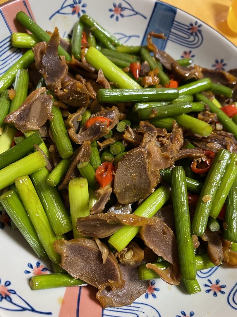 彩椒蒜苔炒鸡胗—下饭的小偷