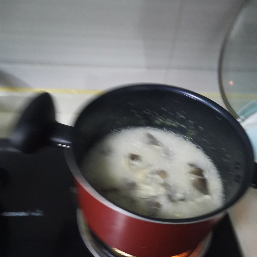 鲫鱼平菇汤