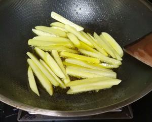 土豆烧茄子的做法 步骤2