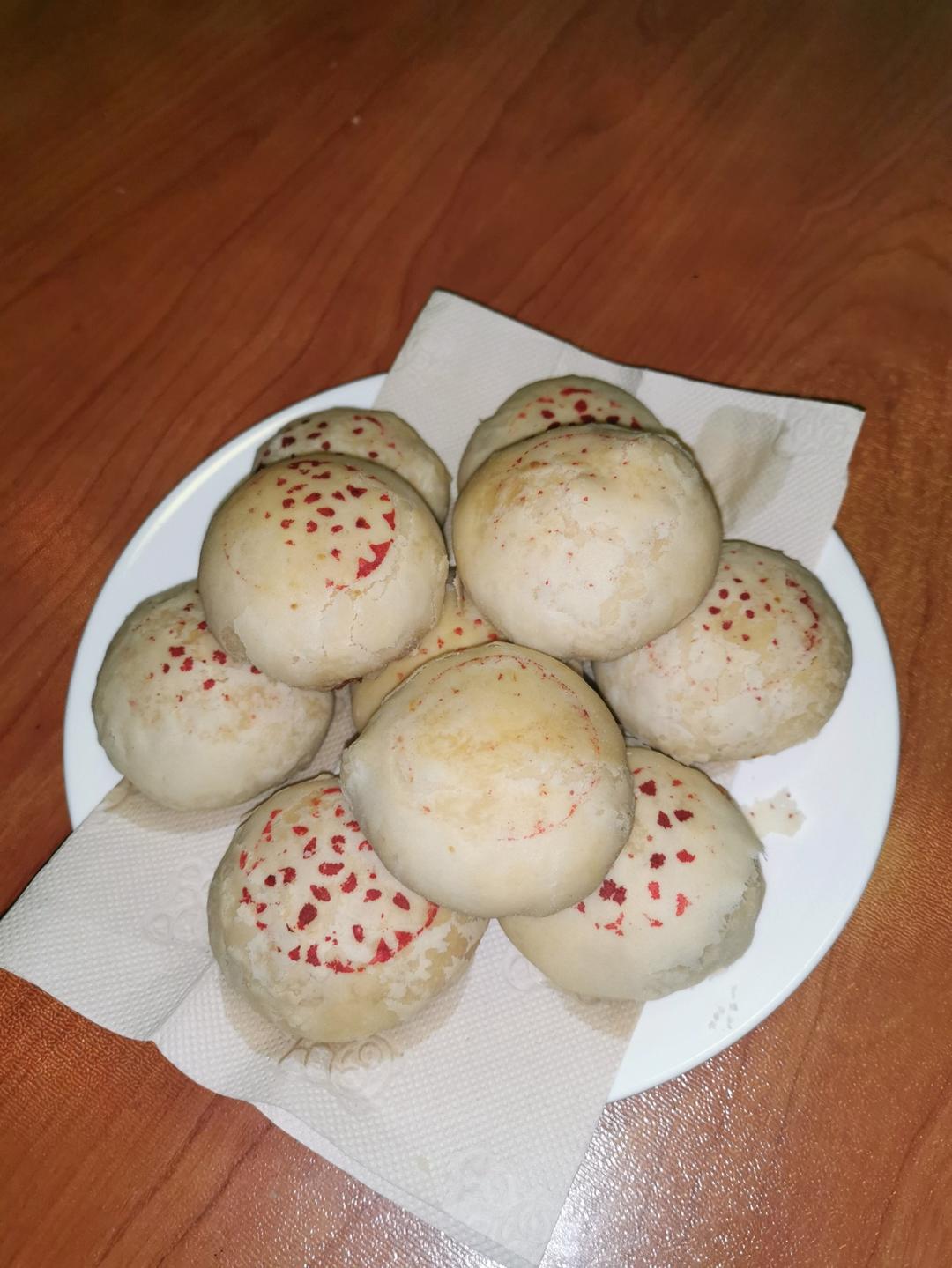 快到中秋了，最爱现烤现吃榨菜鲜肉月饼，酥皮又薄又脆、肉馅大，榨菜分明可见，好方子一起分享～