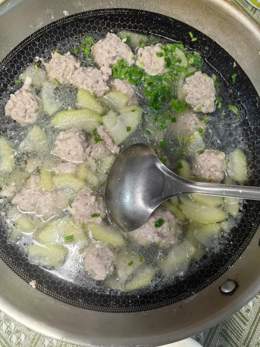 鲜美嫩滑，好喝不胖的冬瓜肉丸汤，做法巨简单