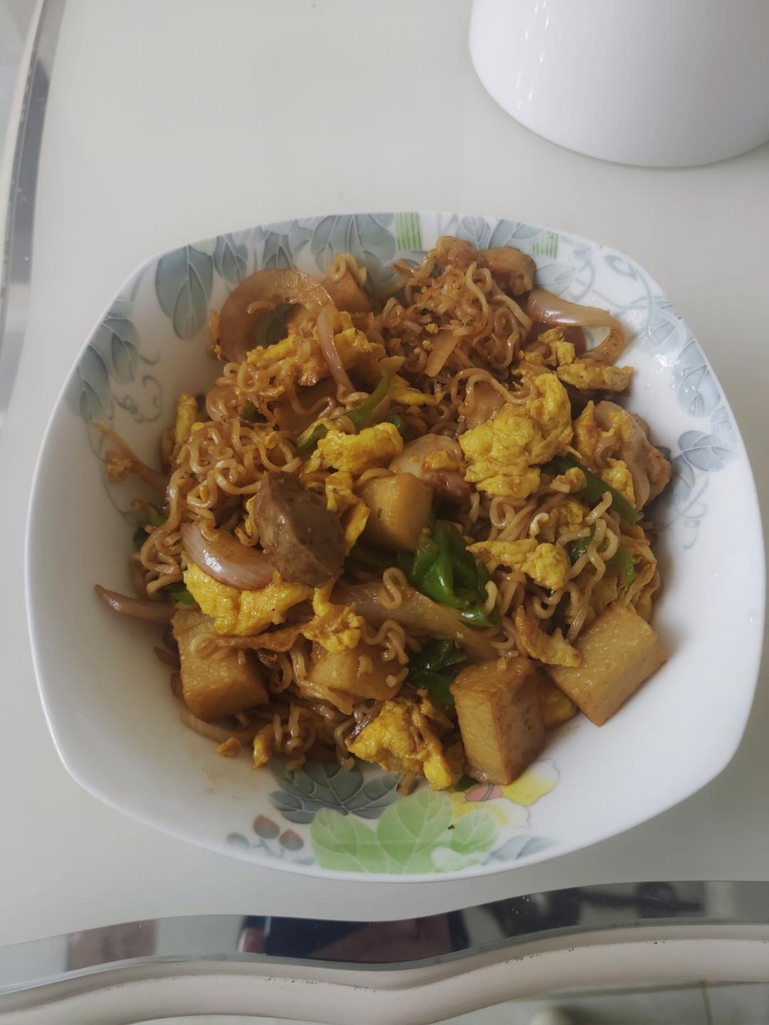 路边摊风味炒方便面