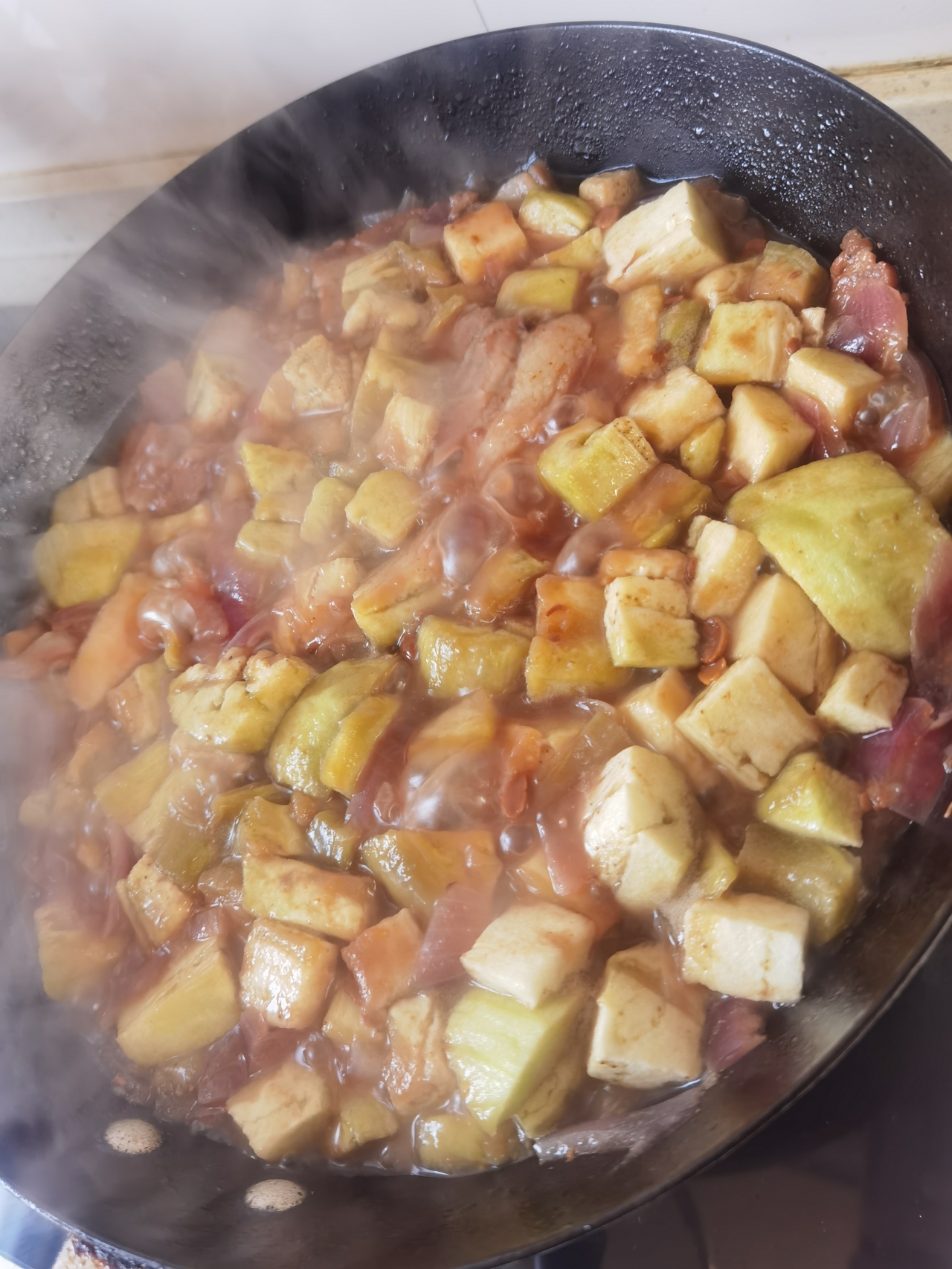 家常茄子土豆炖肉（一小时内肯定完成）的做法