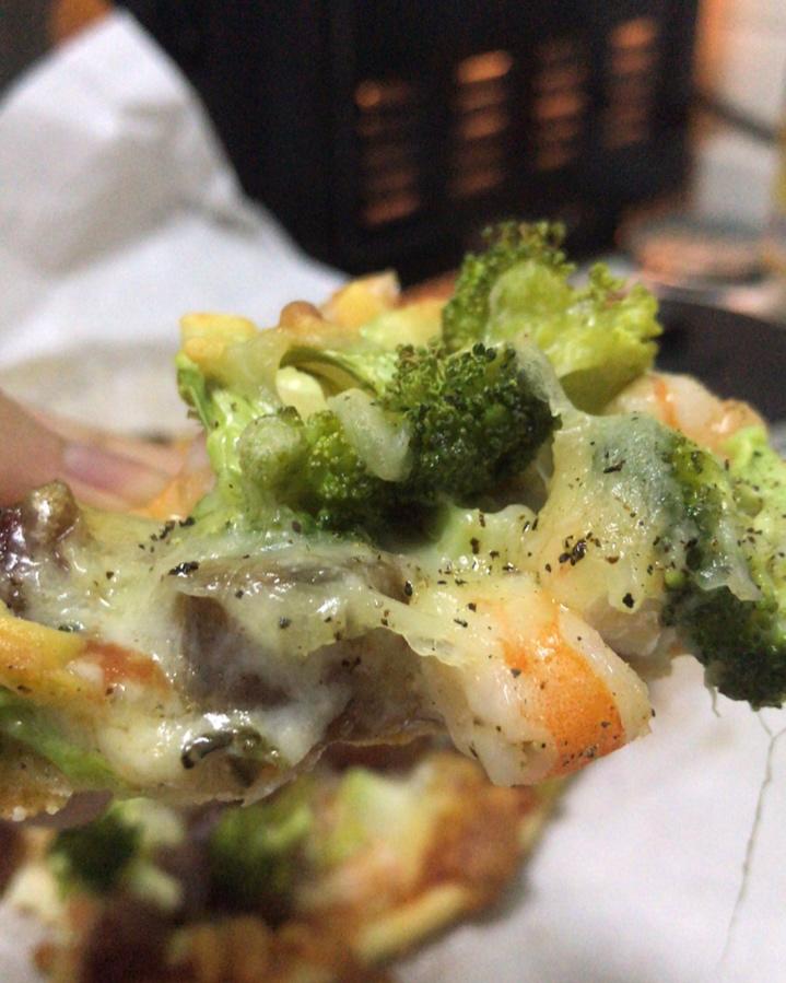 薄饼脆皮火腿pizza