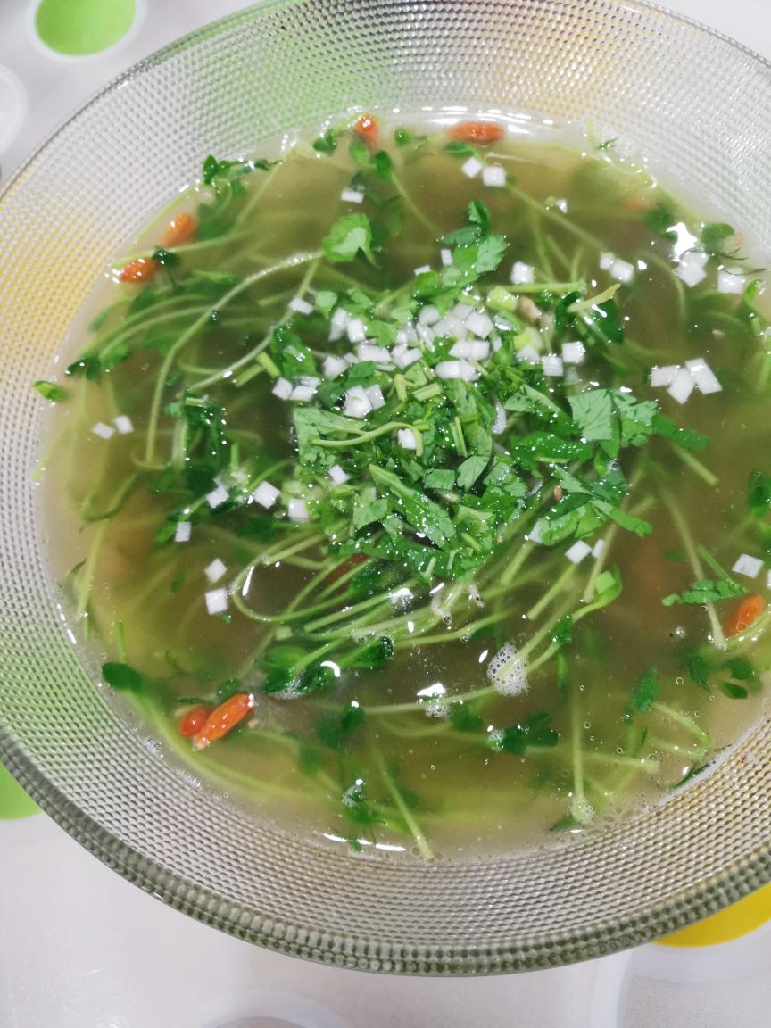 超快豌豆苗虾皮汤的做法