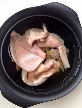 薏米腐竹煲猪肚的做法 步骤4