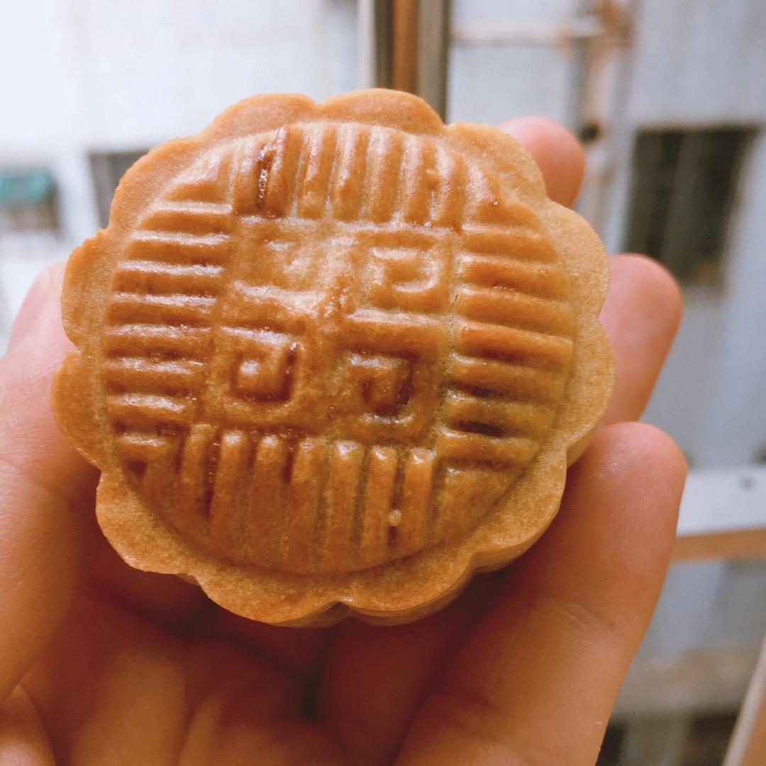 广式月饼—蛋黄莲蓉月饼