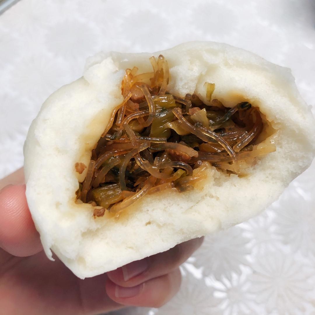 村里的阿花做的酸菜粉丝包