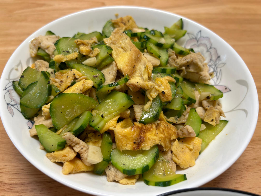 鸡胸肉炒黄瓜胡萝卜鸡蛋