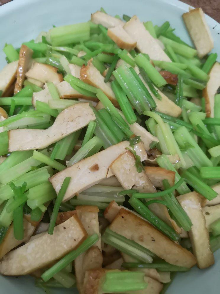 芹菜炒香干