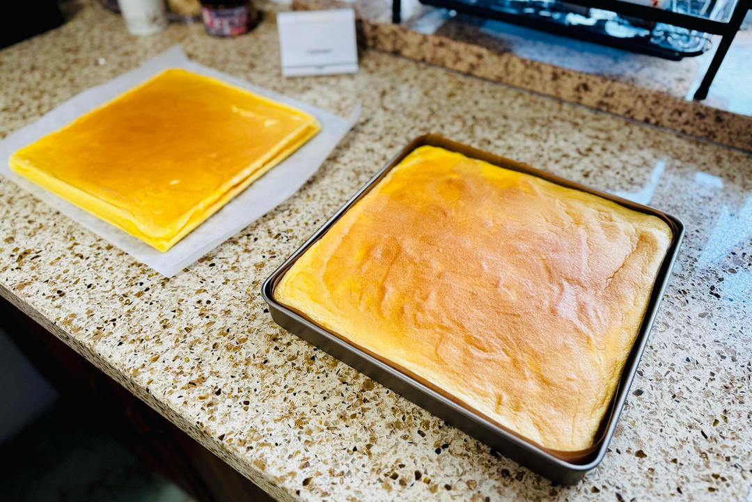 超详细的瑞士卷奶油蛋糕卷原味蛋糕卷的制作方法 饱满不掉皮不开裂（附模具换算方法）