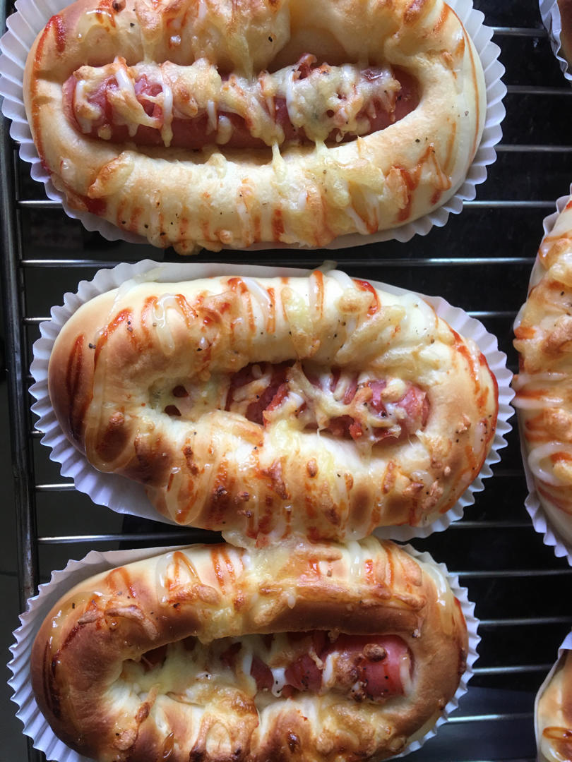 一个面团撑起一家店的台式面包—香肠面包