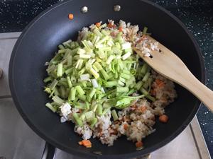 咖哩蔬菜炒饭的做法 步骤3