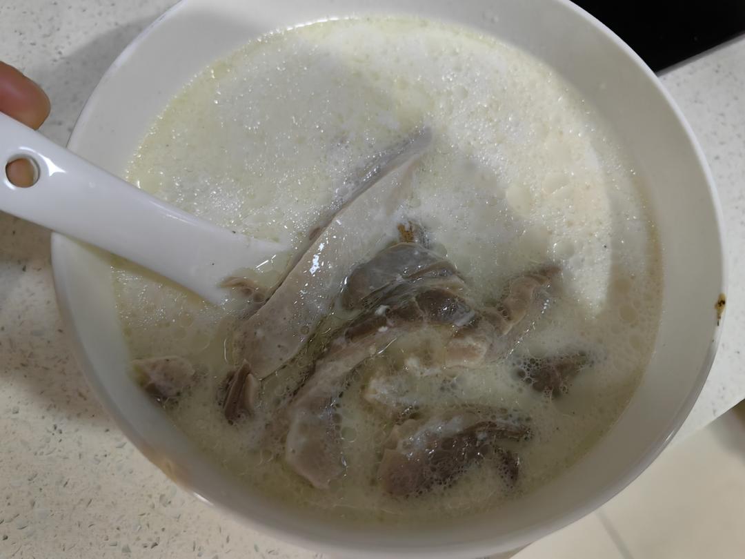 〈胡椒猪肚鸡汤〉，我超级喜欢的味道，欣小厨 😏