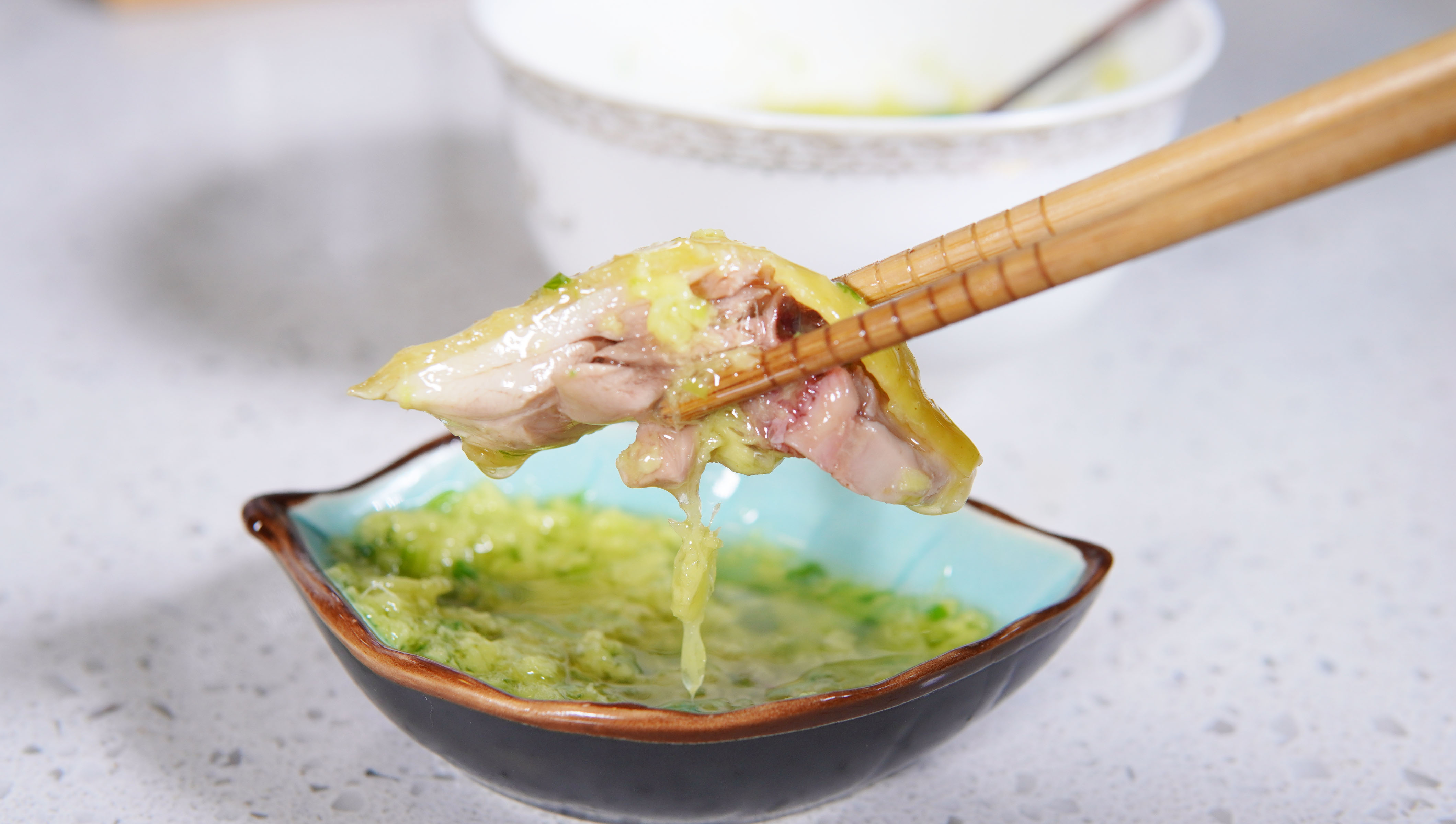 白切鸡姜葱蓉蘸料酒楼大厨做法的做法 步骤6