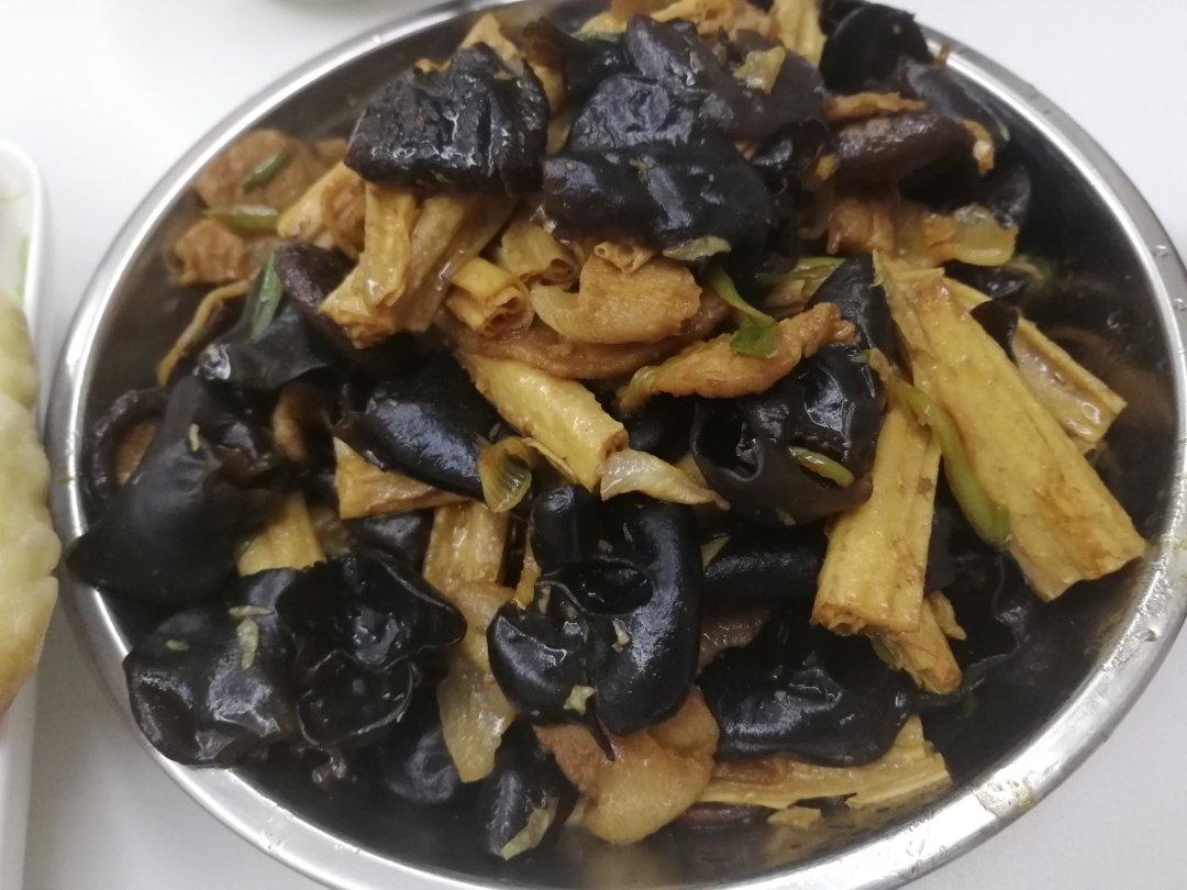 堂妈小厨  五花肉香菇烧腐竹