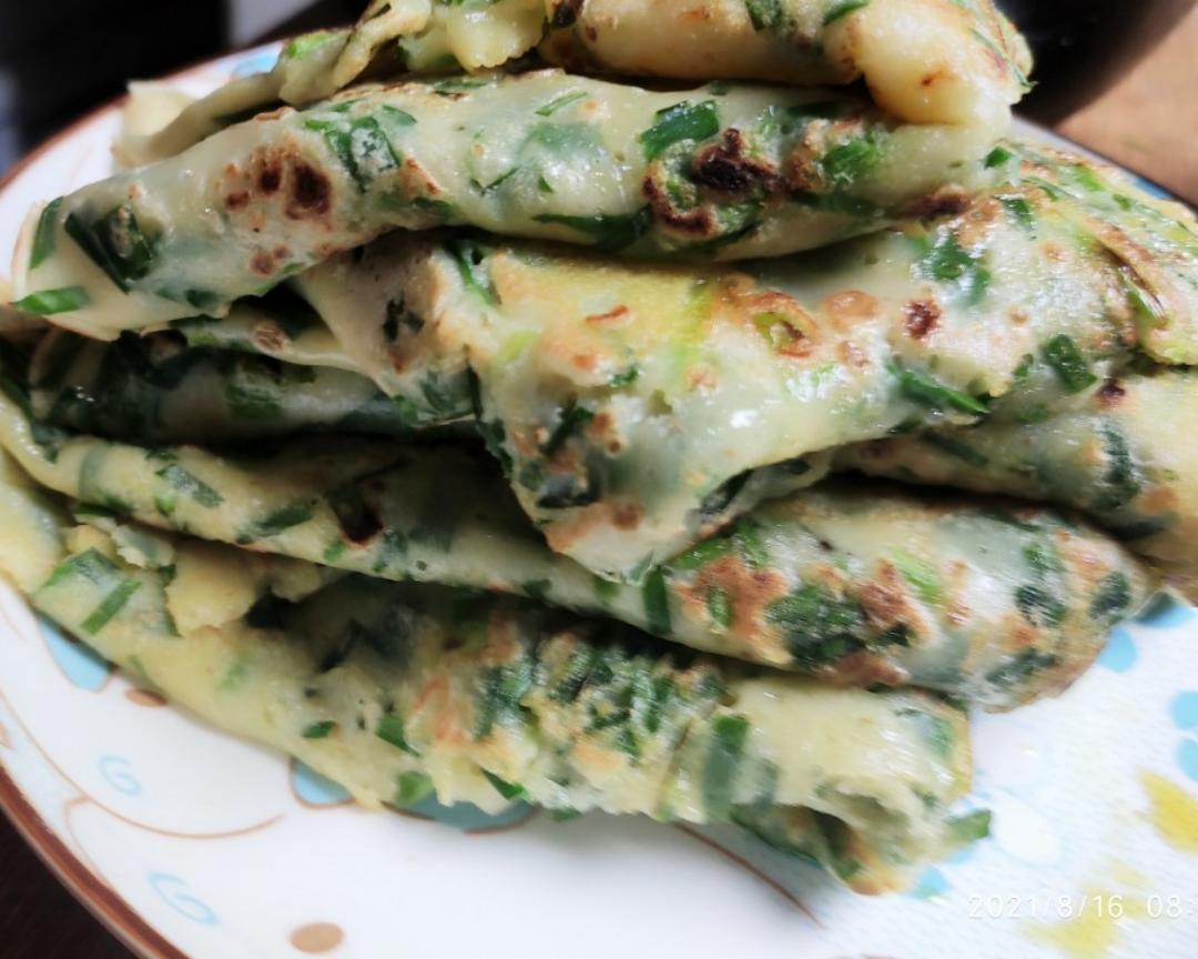 家常早餐软软的韭菜鸡蛋煎饼