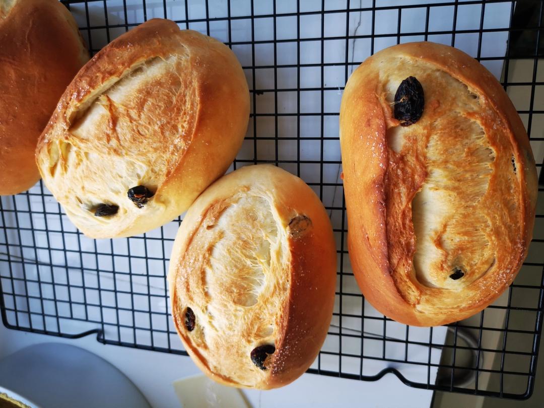 葡萄软欧（仿原麦山丘）Milk flavored bread filled with raisins and butter