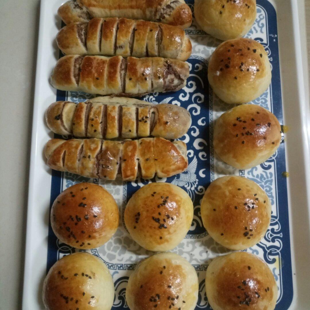 豆沙毛毛虫面包