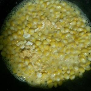 咸蛋黄焗玉米的做法 步骤8