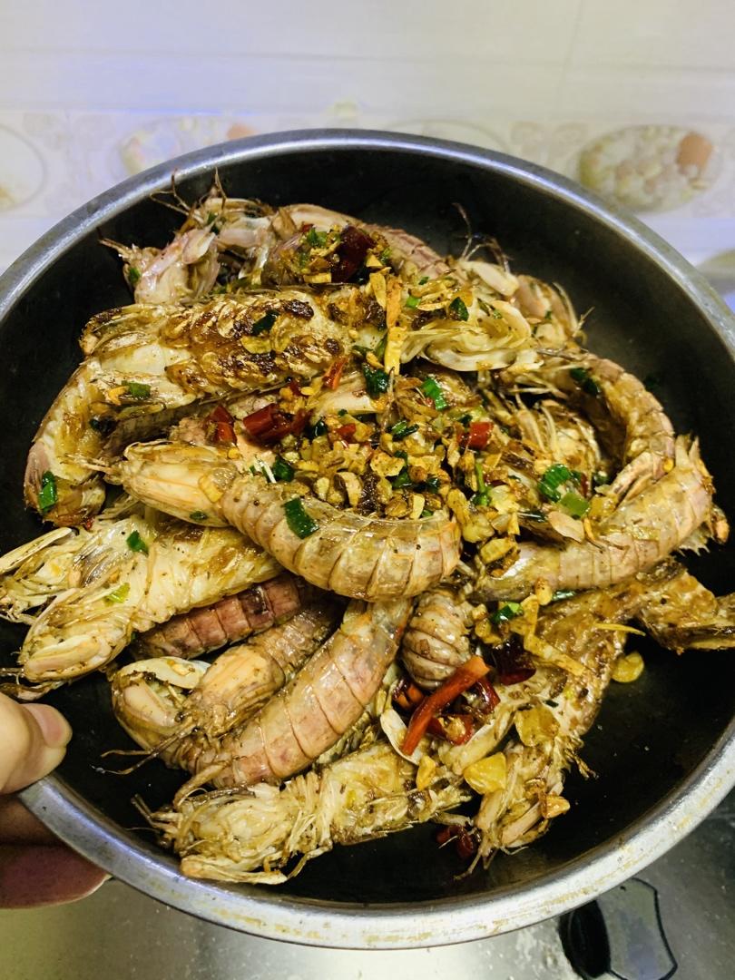 无油炸版的椒盐皮皮虾和巧拨虾壳的方法
