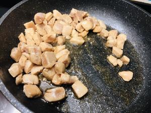 蘑菇炒鸡丁营养美味🔥减脂必备的做法 步骤6