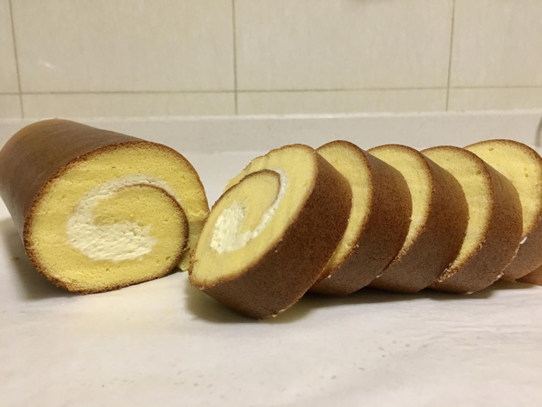 超详细的瑞士卷奶油蛋糕卷原味蛋糕卷的制作方法 饱满不掉皮不开裂（附模具换算方法）