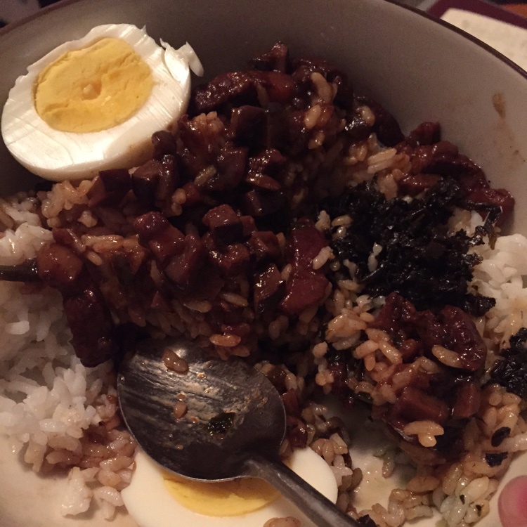 洋葱酥卤肉饭