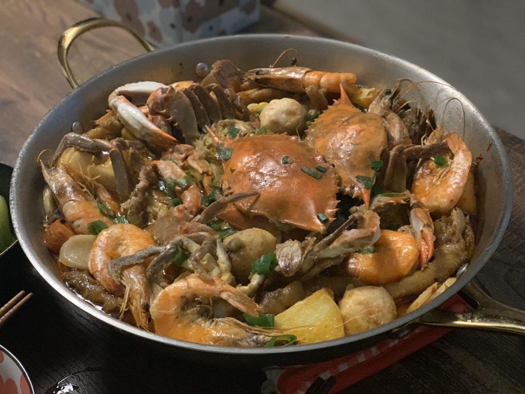 【香辣明虾肉蟹煲】