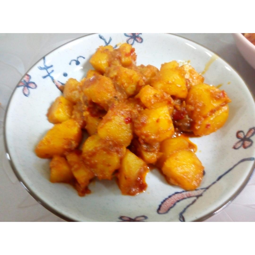 红烧土豆块