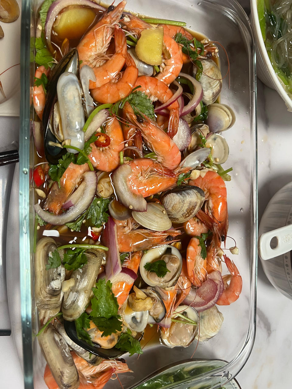 鲜掉眉毛的捞汁小海鲜