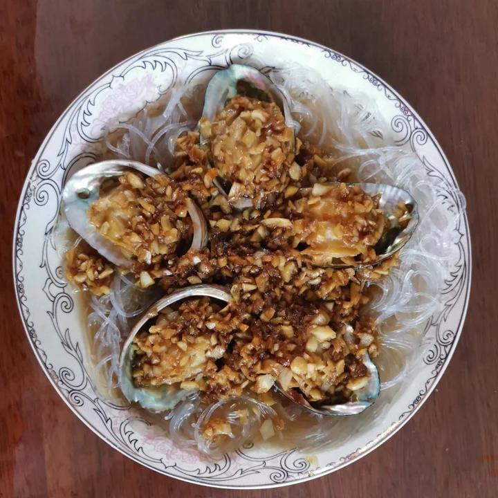 蒜蓉粉丝蒸鲍鱼