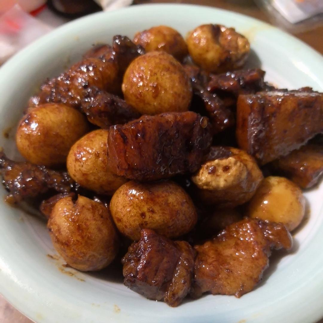 今天这个鹌鹑蛋红烧肉 简直不要太下饭了