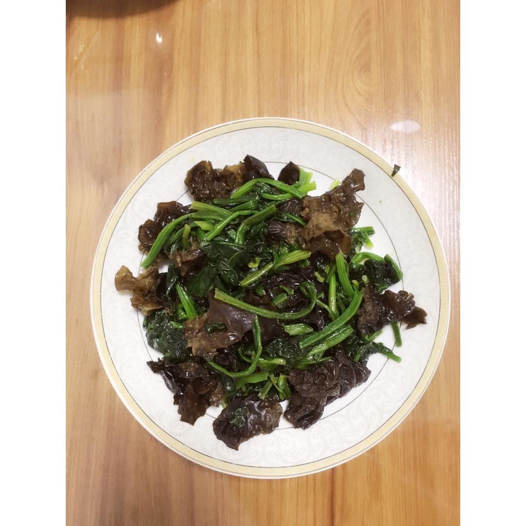 菠菜炒木耳