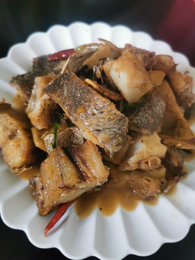 腌鱼这样做不腥，一顿吃一盘