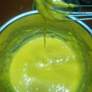 芒果黄桃奶油蛋糕卷的做法 步骤13
