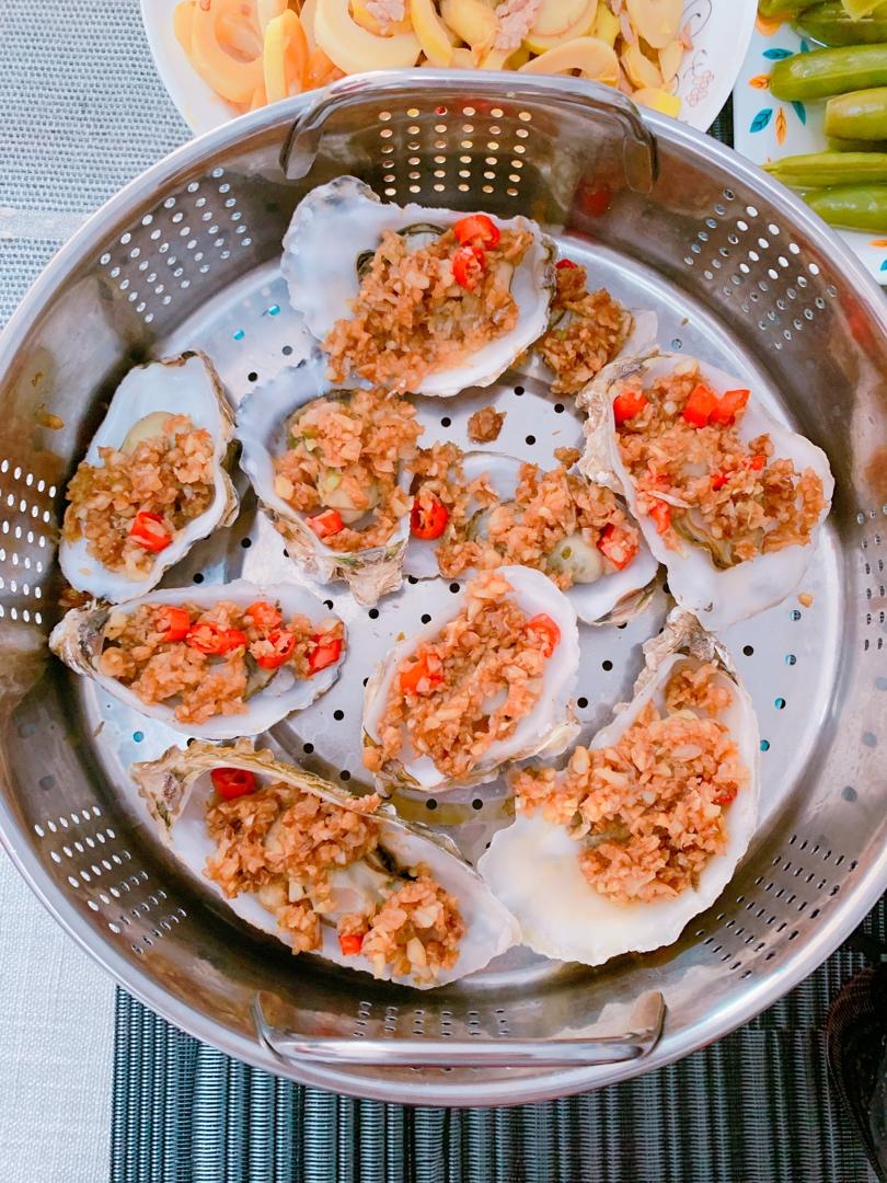 有个锅就能在家做的蒜蓉生蚝做法