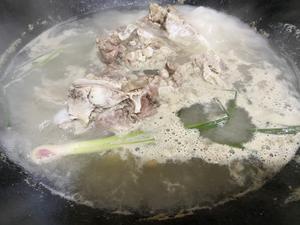 猪头肉炖藕汤（猪头肉三吃之猪头肉炖汤）的做法 步骤6
