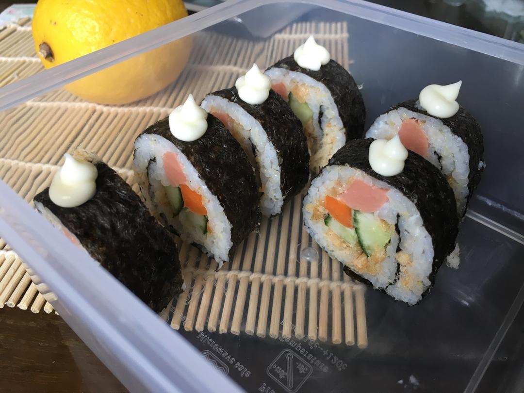 满满都是爱的心型寿司卷