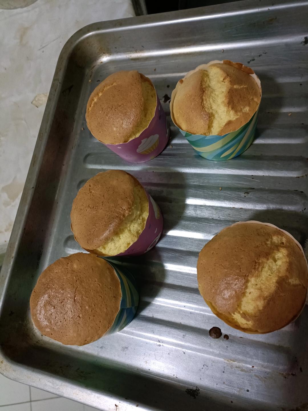 黄油纸杯蛋糕！香浓松软高颜值！