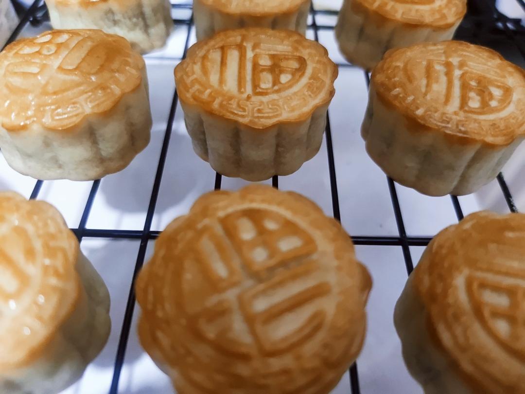 广式月饼—蛋黄莲蓉月饼