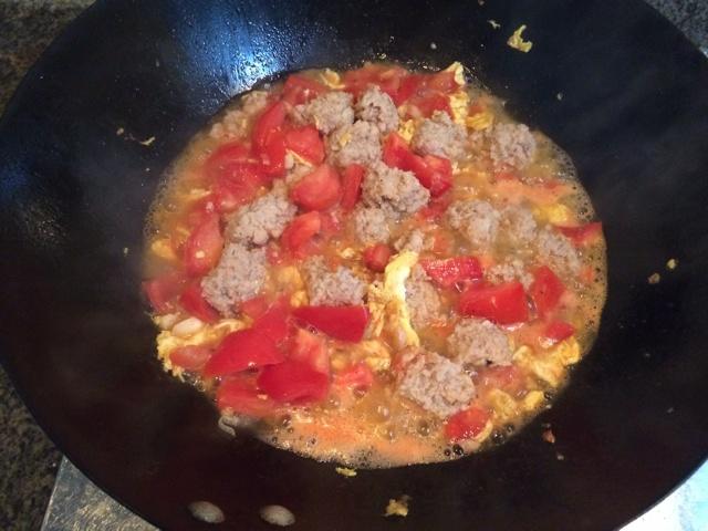 麦吉第一天番茄鸡蛋烩肉丸的做法