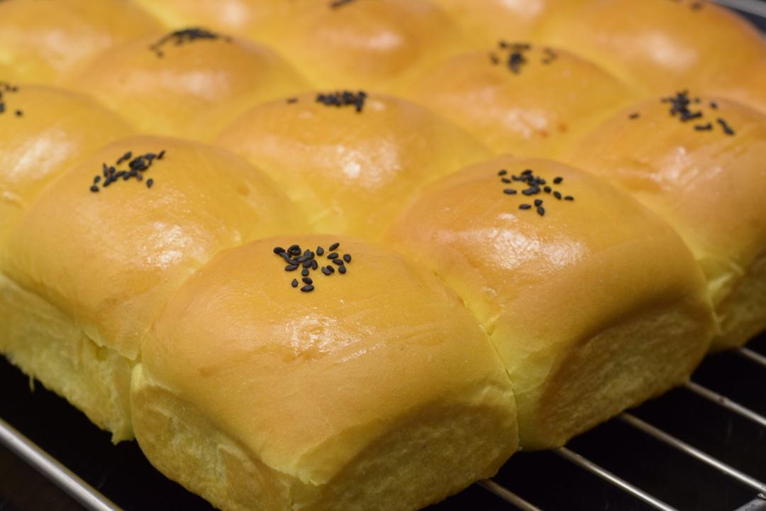 南瓜奶油小餐包（一次发酵）