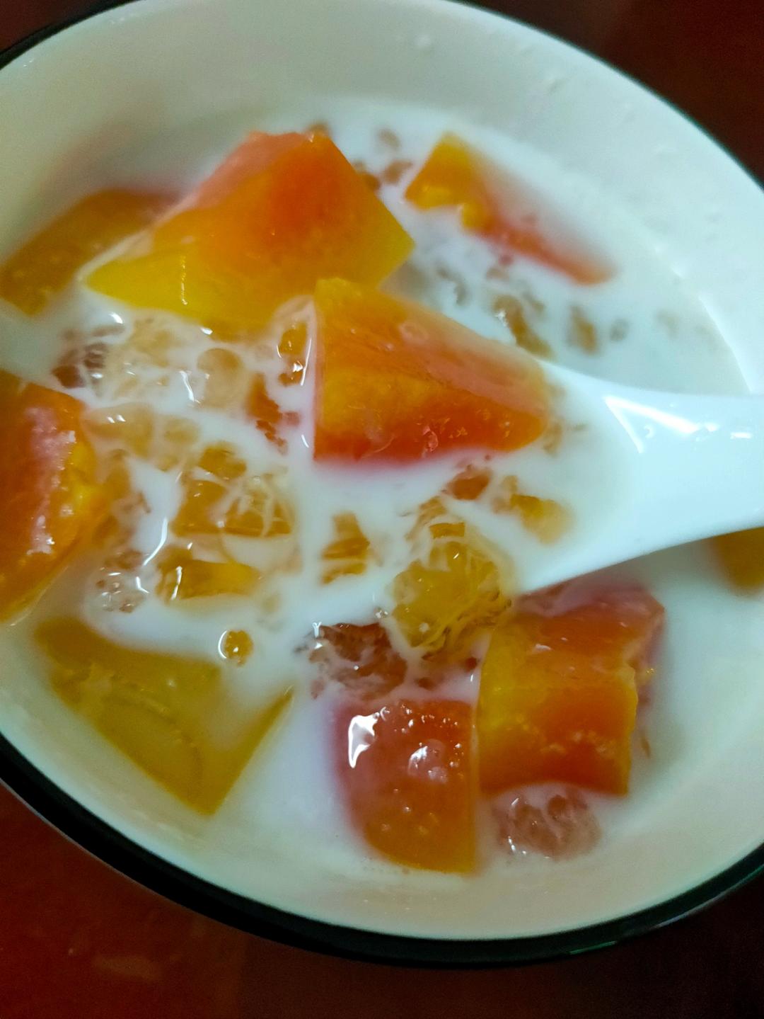 桃胶木瓜牛奶